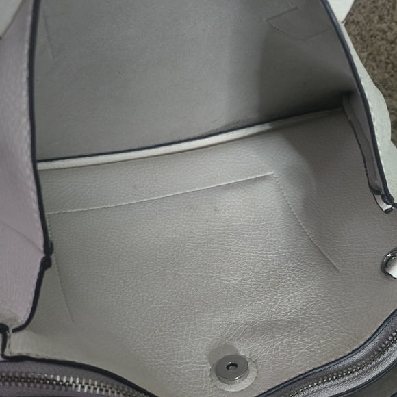 Guess White Leather Shoulder Bag W/ Colorful Tassel Bag Charms (FAIR/GOOD) ✨️ - Picture 12 of 16